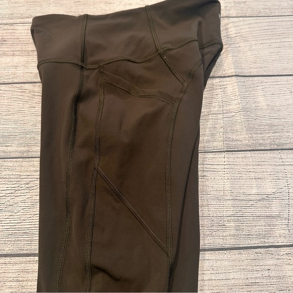 🍋Women’s Lululemon All The Right Places 23” Crop size 4🍋 - Picture 6 of 11